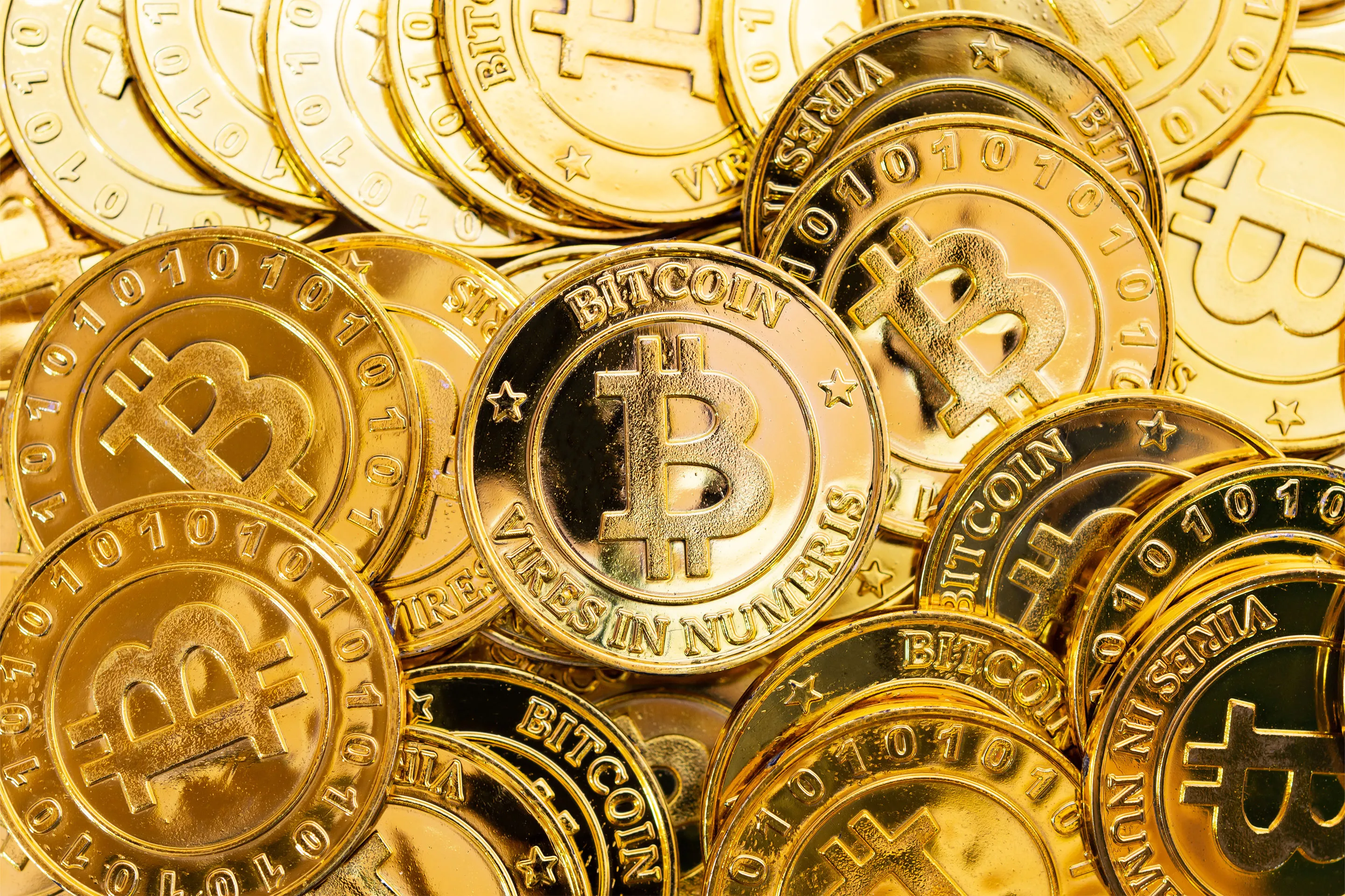 Gold vs. Bitcoin: Which is a better investment? - CBS News