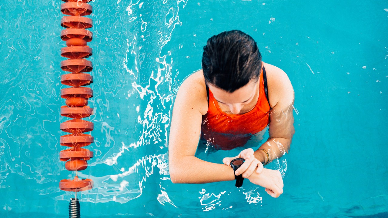 How do I track swims with my Fitbit device? - Fitbit Help Center