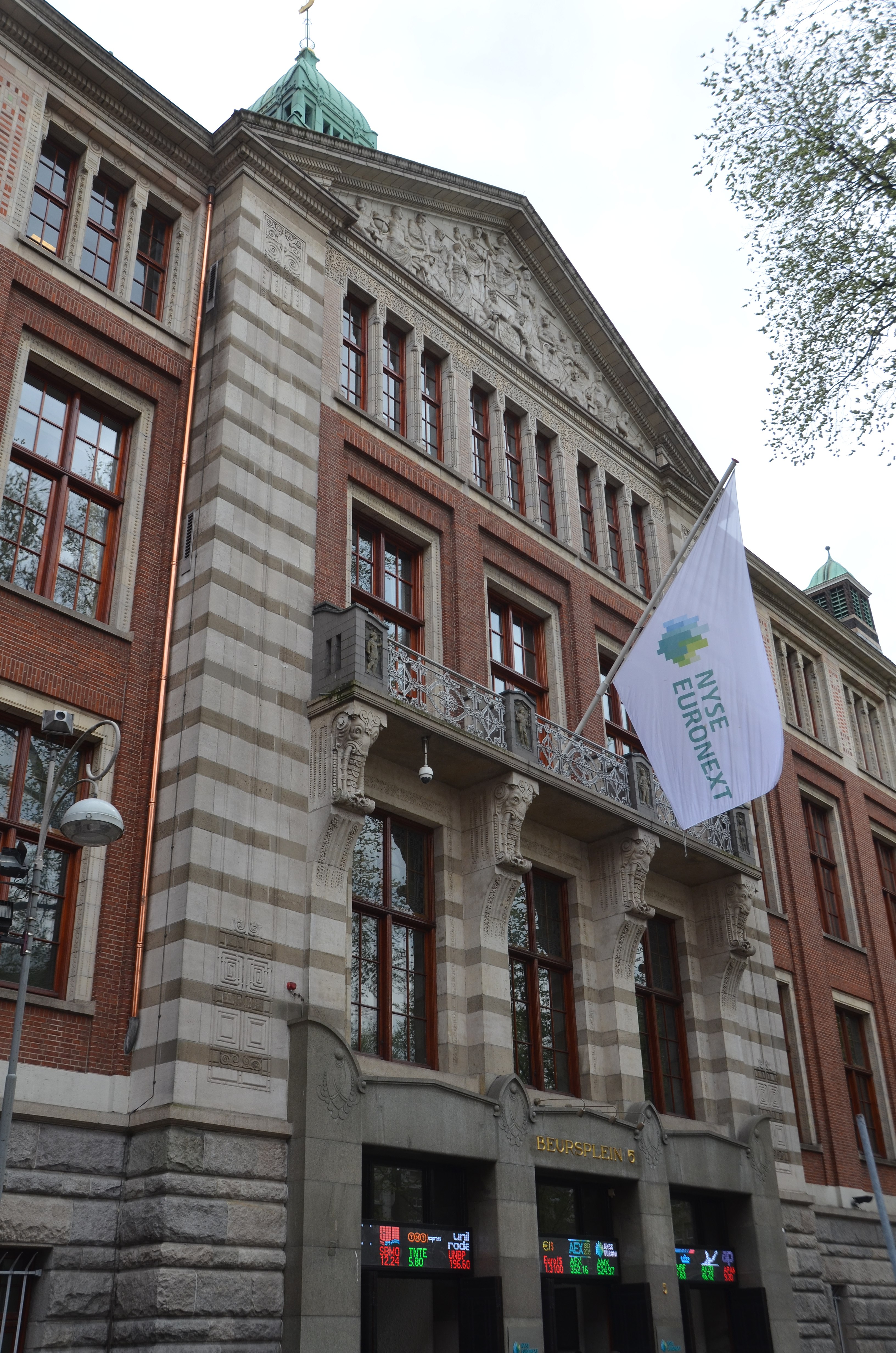 Amsterdam Stock Exchange: World's First Stock Market | Info | HistoryAmsterdam Red Light District