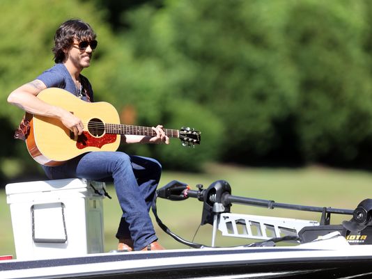 Chris Janson Cashes In With 'Buy Me a Boat': The Ram Report