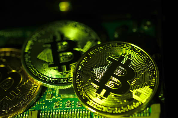 Venture capitalist Draper wins U.S. bitcoin auction | Reuters