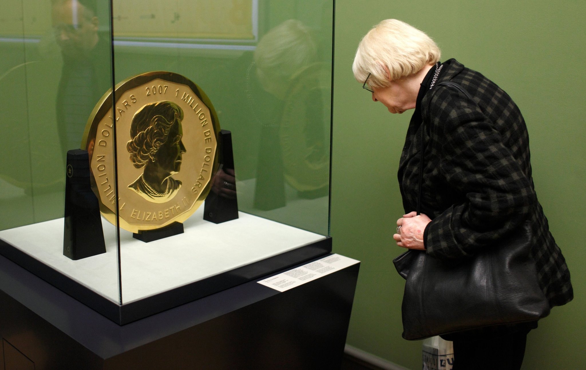 Gold coin weighing kg stolen from Berlin museum | Mint