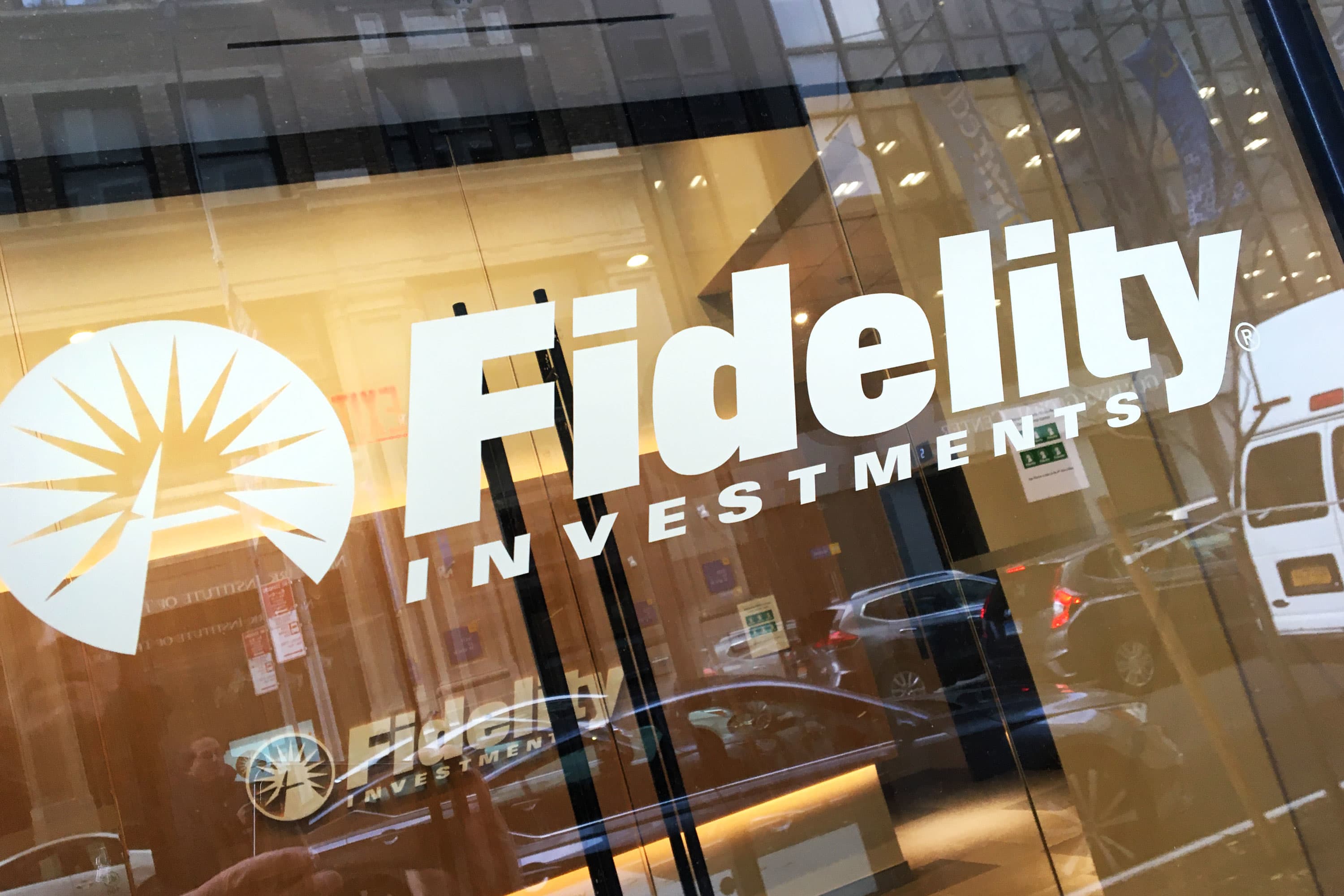 Fidelity cuts fee on bitcoin ETP