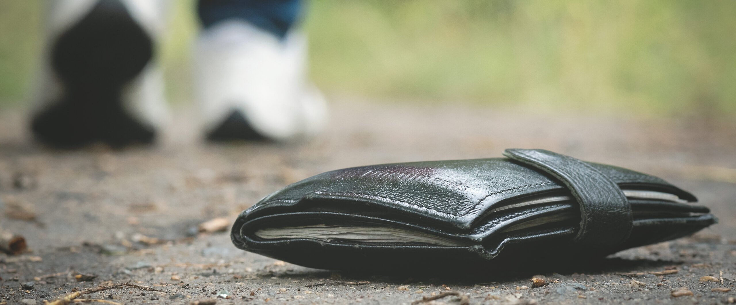 What to Do if You Lost Your Wallet While Traveling – Offero Collection